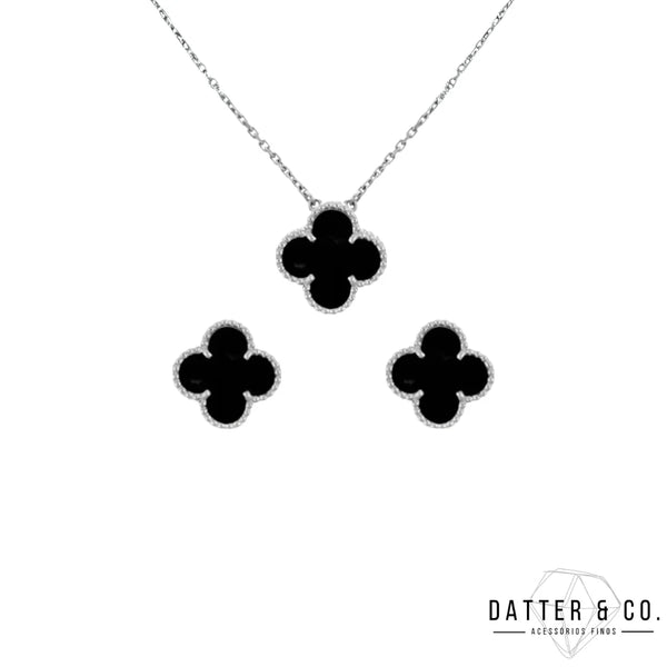 Inspirado no Trevo de quatro folhas, estas jóias são sinônimo de sorte e proteção.
Se você busca por colares trevo, pulseiras trevo, anéis trevo ou conjuntos trevo de alta qualidade, compre aqui na Datter & Co. Frete Grátis e Devolução Fácil.