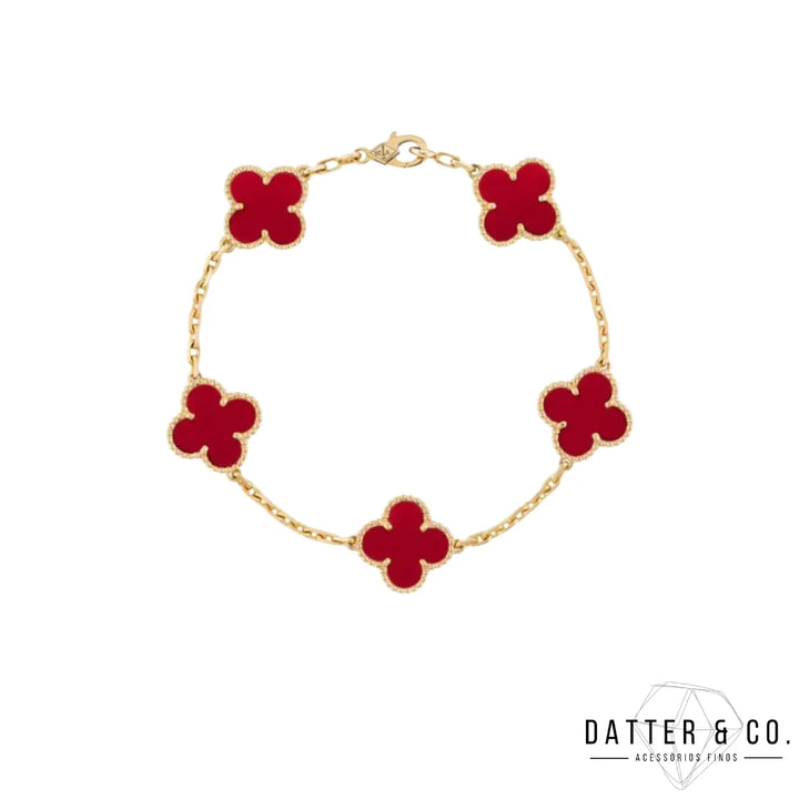 Inspirado no Trevo de quatro folhas, estas jóias são sinônimo de sorte e proteção.
Se você busca por colares trevo, pulseiras trevo, anéis trevo ou conjuntos trevo de alta qualidade, compre aqui na Datter & Co. Frete Grátis e Devolução Fácil.
