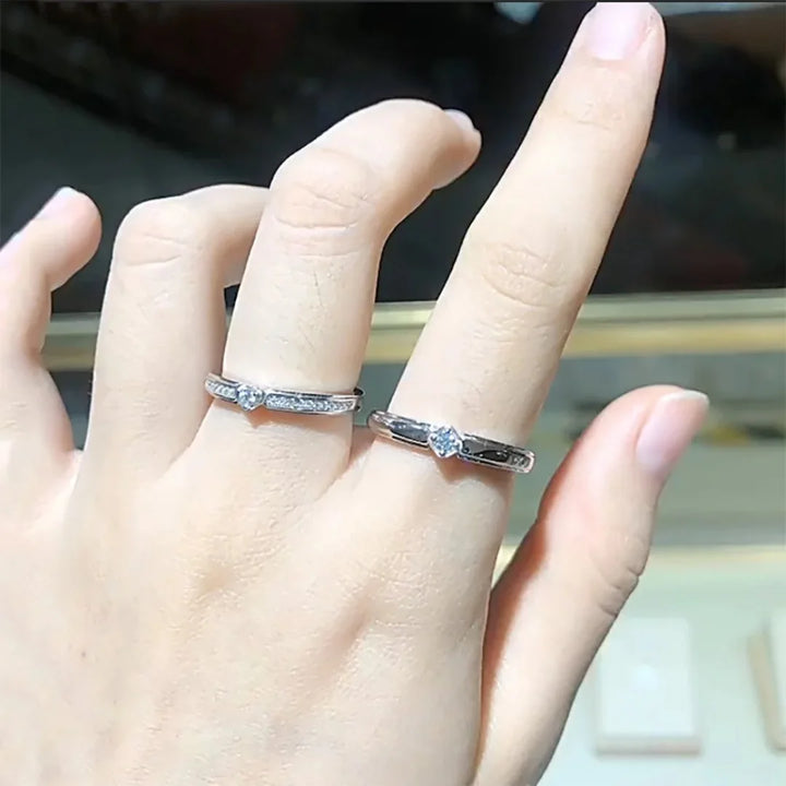 Aqui você encontra o presente perfeito para o amor da sua vida! Jóias em Prata 925, Ouro 18K e Hipoalergênicas, Anel de namoro, Anel de Noivado e Anel Solitário para todos os estilos! Anel Cravejado, Anel Feminino de Ouro, Anel Feminino de Prata, com qualidade e durabilidade! Prata 925 e banho triplo de Ouro 18k. Peças feitas para Durar! Confira nossas promoções e leve frete grátis para todo o Brasil! Garantia de envio e devolução fácil.