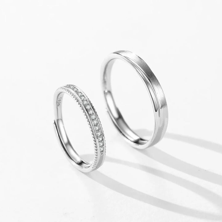 Aqui você encontra o presente perfeito para o amor da sua vida! Jóias em Prata 925, Ouro 18K e Hipoalergênicas, Anel de namoro, Anel de Noivado e Anel Solitário para todos os estilos! Anel Cravejado, Anel Feminino de Ouro, Anel Feminino de Prata, com qualidade e durabilidade! Prata 925&nbsp; e banho triplo de Ouro 18k. Peças feitas para Durar! Confira nossas promoções e leve frete grátis para todo o Brasil! Garantia de envio e devolução fácil.