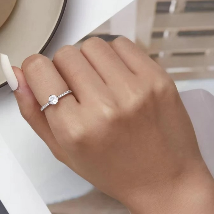 Aqui você encontra Anel Feminino para todos os estilos! Anel Cravejado, Anel Feminino de Ouro, Anel Feminino de Prata, com qualidade e durabilidade! Prata 925 e banho triplo de Ouro 18k. Peças feitas para Durar! Confira nossas promoções e leve frete grátis para todo o Brasil! Garantia de envio e devolução fácil.