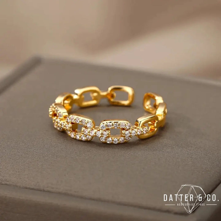 Aqui você encontra Anel Feminino para todos os estilos! Anel Cravejado, Anel Feminino de Ouro, Anel Feminino de Prata, com qualidade e durabilidade! Prata 925 e banho triplo de Ouro 18k. Peças feitas para Durar! Confira nossas promoções e leve frete grátis para todo o Brasil! Garantia de envio e devolução fácil.