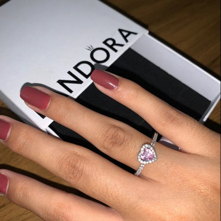 Você está procurando o presente ideal para sua mãe? Neste dia das mães, se você busca presentear com qualidade e elegância, separamos jóias únicas e exclusivas para você! Nossas jóias são compostas por Prata 925 e Ouro 18K, Aqui você encontra o presente ideal para a sua mãe! Confira nossas promoções e leve frete grátis para todo o Brasil! Garantia de envio, devolução fácil e embalagem presenteável!