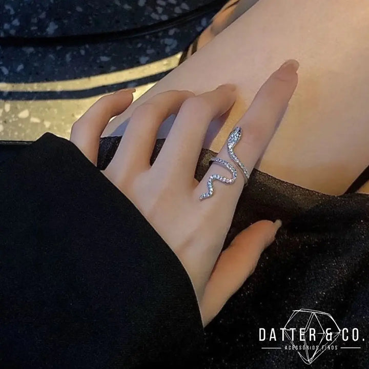 Aqui você encontra Anel Feminino para todos os estilos! Anel Cravejado, Anel Feminino de Ouro, Anel Feminino de Prata, com qualidade e durabilidade! Prata 925 e banho triplo de Ouro 18k. Peças feitas para Durar! Confira nossas promoções e leve frete grátis para todo o Brasil! Garantia de envio e devolução fácil.