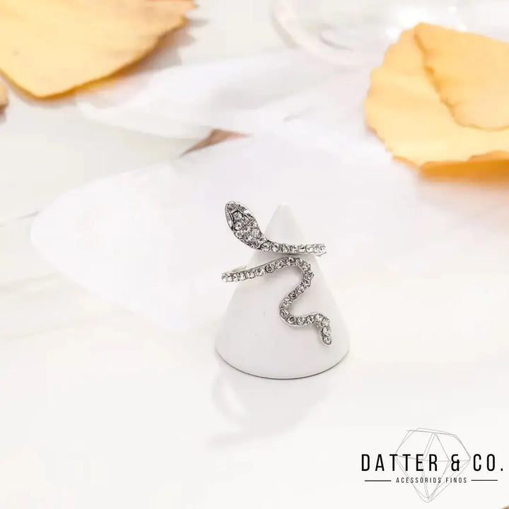 Aqui você encontra Anel Feminino para todos os estilos! Anel Cravejado, Anel Feminino de Ouro, Anel Feminino de Prata, com qualidade e durabilidade! Prata 925 e banho triplo de Ouro 18k. Peças feitas para Durar! Confira nossas promoções e leve frete grátis para todo o Brasil! Garantia de envio e devolução fácil.