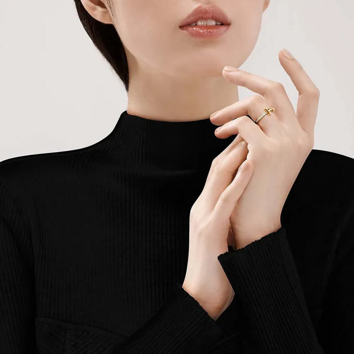 Aqui você encontra Anel Feminino para todos os estilos! Anel Cravejado, Anel Feminino de Ouro, Anel Feminino de Prata, com qualidade e durabilidade! Prata 925 e banho triplo de Ouro 18k. Peças feitas para Durar! Confira nossas promoções e leve frete grátis para todo o Brasil! Garantia de envio e devolução fácil.