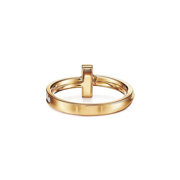 Aqui você encontra Anel Feminino para todos os estilos! Anel Cravejado, Anel Feminino de Ouro, Anel Feminino de Prata, com qualidade e durabilidade! Prata 925 e banho triplo de Ouro 18k. Peças feitas para Durar! Confira nossas promoções e leve frete grátis para todo o Brasil! Garantia de envio e devolução fácil.