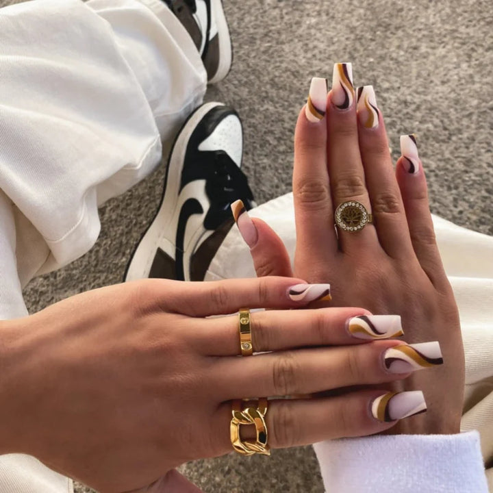 Aqui você encontra Anel Feminino para todos os estilos! Anel Cravejado, Anel Feminino de Ouro, Anel Feminino de Prata, com qualidade e durabilidade! Prata 925 e banho triplo de Ouro 18k. Peças feitas para Durar! Confira nossas promoções e leve frete grátis para todo o Brasil! Garantia de envio e devolução fácil.