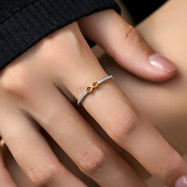 Aqui você encontra o presente perfeito para o amor da sua vida! Jóias em Prata 925, Ouro 18K e Hipoalergênicas, Anel de namoro, Anel de Noivado e Anel Solitário para todos os estilos! Anel Cravejado, Anel Feminino de Ouro, Anel Feminino de Prata, com qualidade e durabilidade! Prata 925 e banho triplo de Ouro 18k. Peças feitas para Durar! Confira nossas promoções e leve frete grátis para todo o Brasil! Garantia de envio e devolução fácil