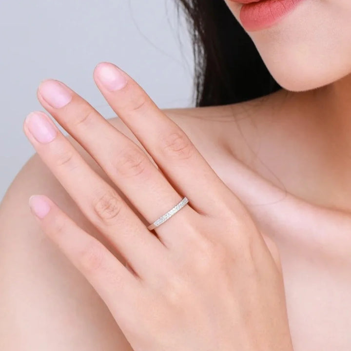 Aqui você encontra o presente perfeito para o amor da sua vida! Jóias em Prata 925, Ouro 18K e Hipoalergênicas, Anel de namoro, Anel de Noivado e Anel Solitário para todos os estilos! Anel Cravejado, Anel Feminino de Ouro, Anel Feminino de Prata, com qualidade e durabilidade! Prata 925 e banho triplo de Ouro 18k. Peças feitas para Durar! Confira nossas promoções e leve frete grátis para todo o Brasil! Garantia de envio e devolução fácil.