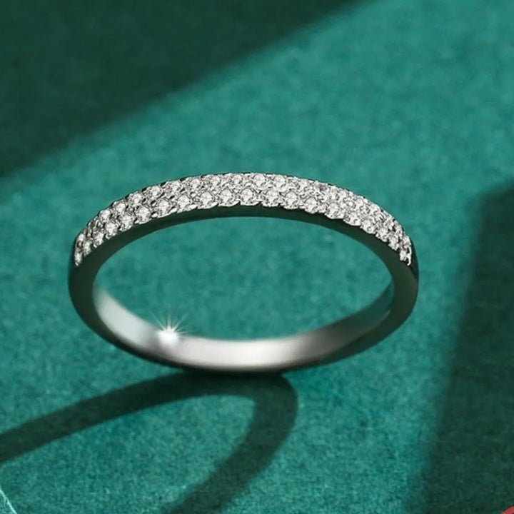 Aqui você encontra o presente perfeito para o amor da sua vida! Jóias em Prata 925, Ouro 18K e Hipoalergênicas, Anel de namoro, Anel de Noivado e Anel Solitário para todos os estilos! Anel Cravejado, Anel Feminino de Ouro, Anel Feminino de Prata, com qualidade e durabilidade! Prata 925 e banho triplo de Ouro 18k. Peças feitas para Durar! Confira nossas promoções e leve frete grátis para todo o Brasil! Garantia de envio e devolução fácil.