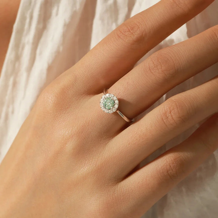 Aqui você encontra o presente perfeito para o amor da sua vida! Jóias em Prata 925, Ouro 18K e Hipoalergênicas, Anel de namoro, Anel de Noivado e Anel Solitário para todos os estilos! Anel Cravejado, Anel Feminino de Ouro, Anel Feminino de Prata, com qualidade e durabilidade! Prata 925 e banho triplo de Ouro 18k. Peças feitas para Durar! Confira nossas promoções e leve frete grátis para todo o Brasil! Garantia de envio e devolução fácil.
