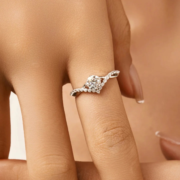 Aqui você encontra o presente perfeito para o amor da sua vida! Jóias em Prata 925, Ouro 18K e Hipoalergênicas, Anel de namoro, Anel de Noivado e Anel Solitário para todos os estilos! Anel Cravejado, Anel Feminino de Ouro, Anel Feminino de Prata, com qualidade e durabilidade! Prata 925 e banho triplo de Ouro 18k. Peças feitas para Durar! Confira nossas promoções e leve frete grátis para todo o Brasil! Garantia de envio e devolução fácil.