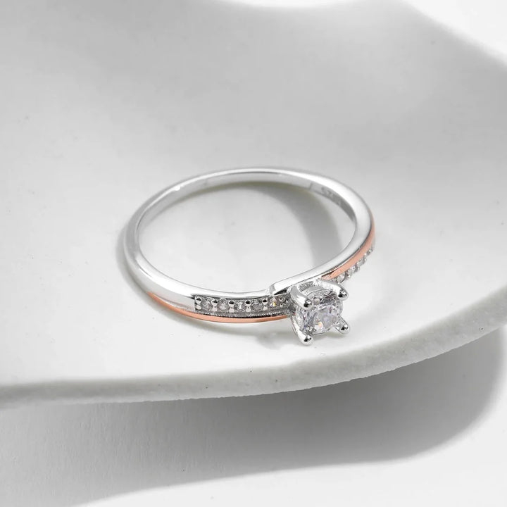 Aqui você encontra o presente perfeito para o amor da sua vida! Jóias em Prata 925, Ouro 18K e Hipoalergênicas, Anel de namoro, Anel de Noivado e Anel Solitário para todos os estilos! Anel Cravejado, Anel Feminino de Ouro, Anel Feminino de Prata, com qualidade e durabilidade! Prata 925 e banho triplo de Ouro 18k. Peças feitas para Durar! Confira nossas promoções e leve frete grátis para todo o Brasil! Garantia de envio e devolução fácil.