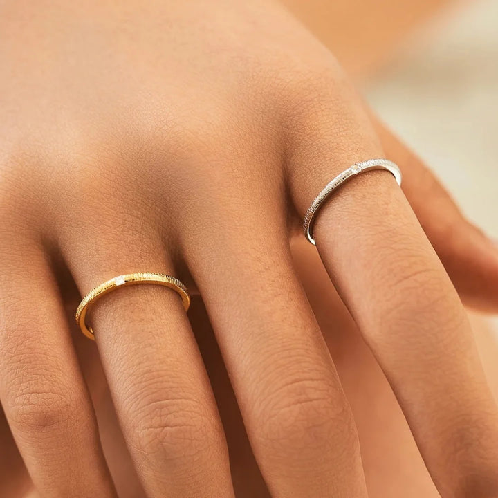 Aqui você encontra o presente perfeito para o amor da sua vida! Jóias em Prata 925, Ouro 18K e Hipoalergênicas, Anel de namoro, Anel de Noivado e Anel Solitário para todos os estilos! Anel Cravejado, Anel Feminino de Ouro, Anel Feminino de Prata, com qualidade e durabilidade! Prata 925 e banho triplo de Ouro 18k. Peças feitas para Durar! Confira nossas promoções e leve frete grátis para todo o Brasil! Garantia de envio e devolução fácil