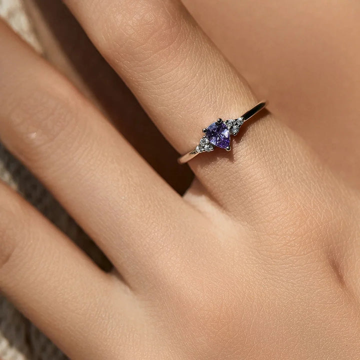 Aqui você encontra o presente perfeito para o amor da sua vida! Jóias em Prata 925, Ouro 18K e Hipoalergênicas, Anel de namoro, Anel de Noivado e Anel Solitário para todos os estilos! Anel Cravejado, Anel Feminino de Ouro, Anel Feminino de Prata, com qualidade e durabilidade! Prata 925 e banho triplo de Ouro 18k. Peças feitas para Durar! Confira nossas promoções e leve frete grátis para todo o Brasil! Garantia de envio e devolução fácil