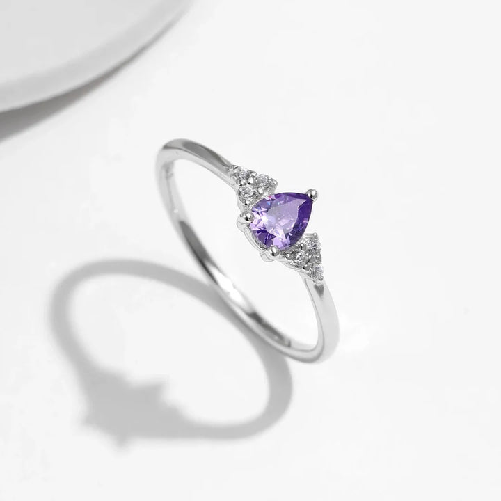 Aqui você encontra o presente perfeito para o amor da sua vida! Jóias em Prata 925, Ouro 18K e Hipoalergênicas, Anel de namoro, Anel de Noivado e Anel Solitário para todos os estilos! Anel Cravejado, Anel Feminino de Ouro, Anel Feminino de Prata, com qualidade e durabilidade! Prata 925 e banho triplo de Ouro 18k. Peças feitas para Durar! Confira nossas promoções e leve frete grátis para todo o Brasil! Garantia de envio e devolução fácil