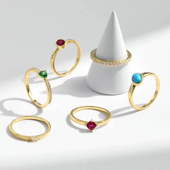 Aqui você encontra o presente perfeito para o amor da sua vida! Jóias em Prata 925, Ouro 18K e Hipoalergênicas, Anel de namoro, Anel de Noivado e Anel Solitário para todos os estilos! Anel Cravejado, Anel Feminino de Ouro, Anel Feminino de Prata, com qualidade e durabilidade! Prata 925 e banho triplo de Ouro 18k. Peças feitas para Durar! Confira nossas promoções e leve frete grátis para todo o Brasil! Garantia de envio e devolução fácil.