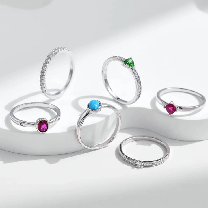 Aqui você encontra o presente perfeito para o amor da sua vida! Jóias em Prata 925, Ouro 18K e Hipoalergênicas, Anel de namoro, Anel de Noivado e Anel Solitário para todos os estilos! Anel Cravejado, Anel Feminino de Ouro, Anel Feminino de Prata, com qualidade e durabilidade! Prata 925 e banho triplo de Ouro 18k. Peças feitas para Durar! Confira nossas promoções e leve frete grátis para todo o Brasil! Garantia de envio e devolução fácil.