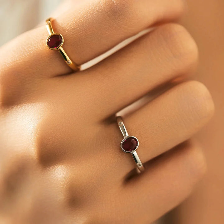 Aqui você encontra o presente perfeito para o amor da sua vida! Jóias em Prata 925, Ouro 18K e Hipoalergênicas, Anel de namoro, Anel de Noivado e Anel Solitário para todos os estilos! Anel Cravejado, Anel Feminino de Ouro, Anel Feminino de Prata, com qualidade e durabilidade! Prata 925 e banho triplo de Ouro 18k. Peças feitas para Durar! Confira nossas promoções e leve frete grátis para todo o Brasil! Garantia de envio e devolução fácil.