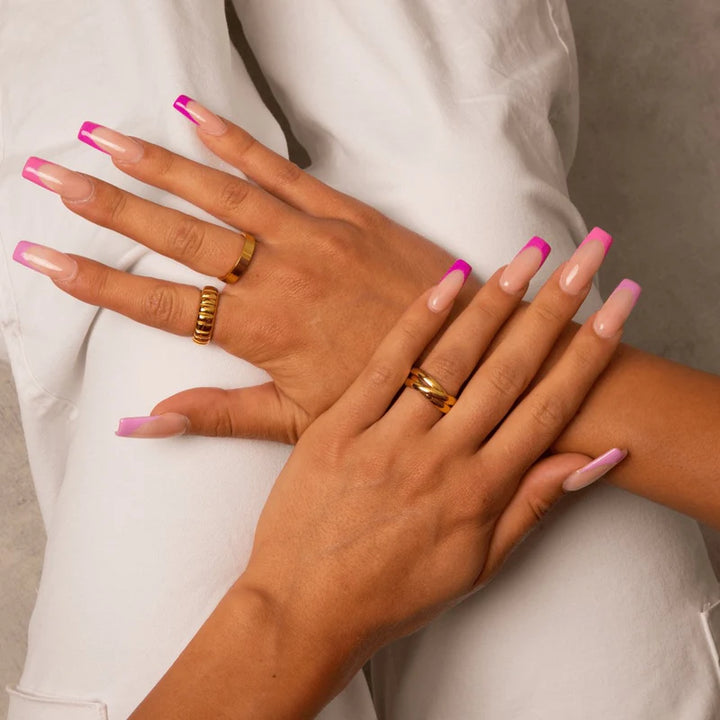 Aqui você encontra Anel Feminino para todos os estilos! Anel Cravejado, Anel Feminino de Ouro, Anel Feminino de Prata, com qualidade e durabilidade! Prata 925 e banho triplo de Ouro 18k. Peças feitas para Durar! Confira nossas promoções e leve frete grátis para todo o Brasil! Garantia de envio e devolução fácil.