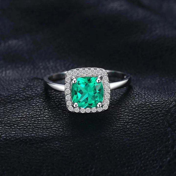 Você está procurando o presente ideal para sua mãe? Neste dia das mães, se você busca presentear com qualidade e elegância, separamos jóias únicas e exclusivas para você! Nossas jóias são compostas por Prata 925 e Ouro 18K, Aqui você encontra o presente ideal para a sua mãe! Confira nossas promoções e leve frete grátis para todo o Brasil! Garantia de envio, devolução fácil e embalagem presenteável!