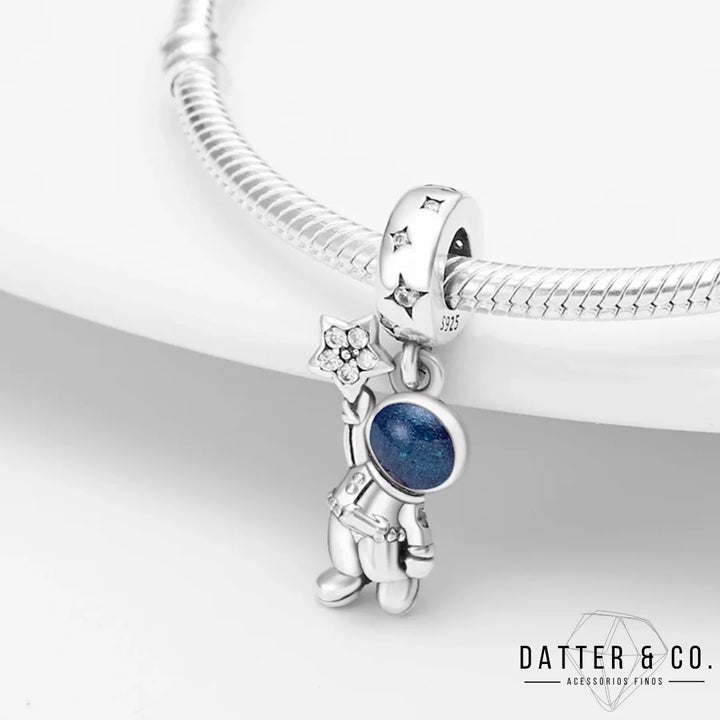 Aqui você encontra Pulseiras Femininas para todos os estilos! Pulseira Feminina de Prata, Ouro 18K e Pulseiras de Berloques, Berloques, Pulseiras de Berloques de Prata! Peças feitas para durar! Confira nossas promoções e leve frete grátis para todo o Brasil! Garantia de envio e devolução fácil.