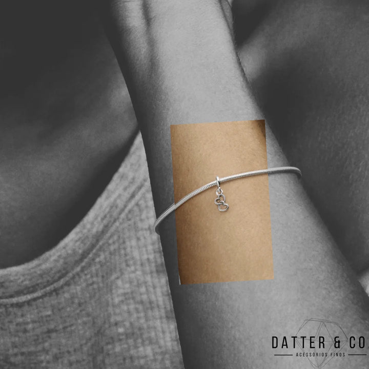 Aqui você encontra Pulseiras Femininas para todos os estilos! Pulseira Feminina de Prata, Ouro 18K e Pulseiras de Berloques, Berloques, Pulseiras de Berloques de Prata! Peças feitas para durar! Confira nossas promoções e leve frete grátis para todo o Brasil! Garantia de envio e devolução fácil.