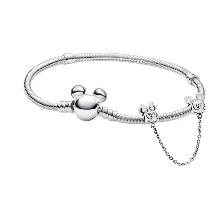 Aqui você encontra Pulseiras Femininas para todos os estilos! Pulseira Feminina de Prata, Ouro 18K e Pulseiras de Berloques, Berloques, Pulseiras de Berloques de Prata! Peças feitas para durar! Confira nossas promoções e leve frete grátis para todo o Brasil! Garantia de envio e devolução fácil.
