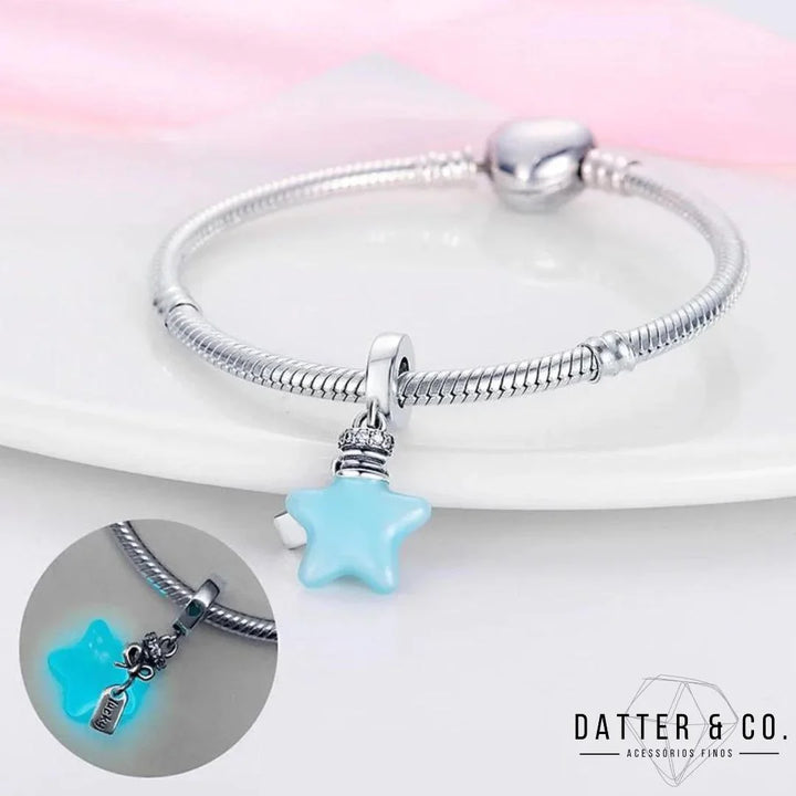 Aqui você encontra Pulseiras Femininas para todos os estilos! Pulseira Feminina de Prata, Ouro 18K e Pulseiras de Berloques, Berloques, Pulseiras de Berloques de Prata! Peças feitas para durar! Confira nossas promoções e leve frete grátis para todo o Brasil! Garantia de envio e devolução fácil.