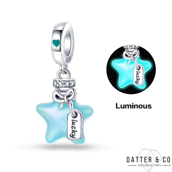 Aqui você encontra Pulseiras Femininas para todos os estilos! Pulseira Feminina de Prata, Ouro 18K e Pulseiras de Berloques, Berloques, Pulseiras de Berloques de Prata! Peças feitas para durar! Confira nossas promoções e leve frete grátis para todo o Brasil! Garantia de envio e devolução fácil.