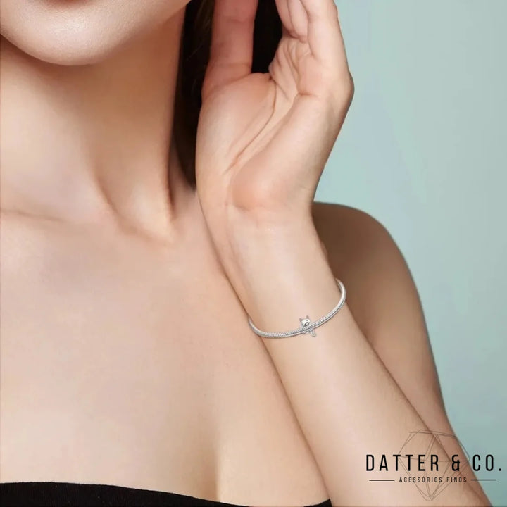 Aqui você encontra Pulseiras Femininas para todos os estilos! Pulseira Feminina de Prata, Ouro 18K e Pulseiras de Berloques, Berloques, Pulseiras de Berloques de Prata! Peças feitas para durar! Confira nossas promoções e leve frete grátis para todo o Brasil! Garantia de envio e devolução fácil.
