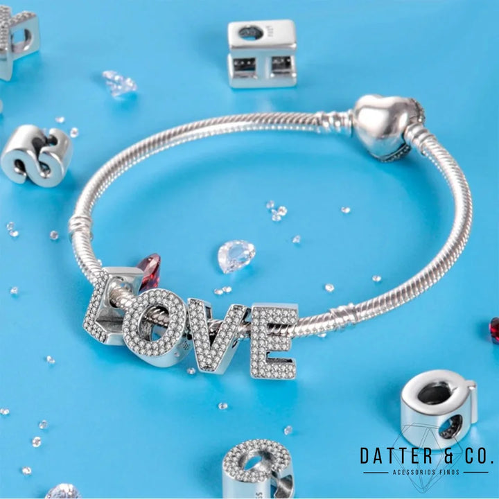Aqui você encontra Pulseiras Femininas para todos os estilos! Pulseira Feminina de Prata, Ouro 18K e Pulseiras de Berloques, Berloques, Pulseiras de Berloques de Prata! Peças feitas para durar! Confira nossas promoções e leve frete grátis para todo o Brasil! Garantia de envio e devolução fácil.