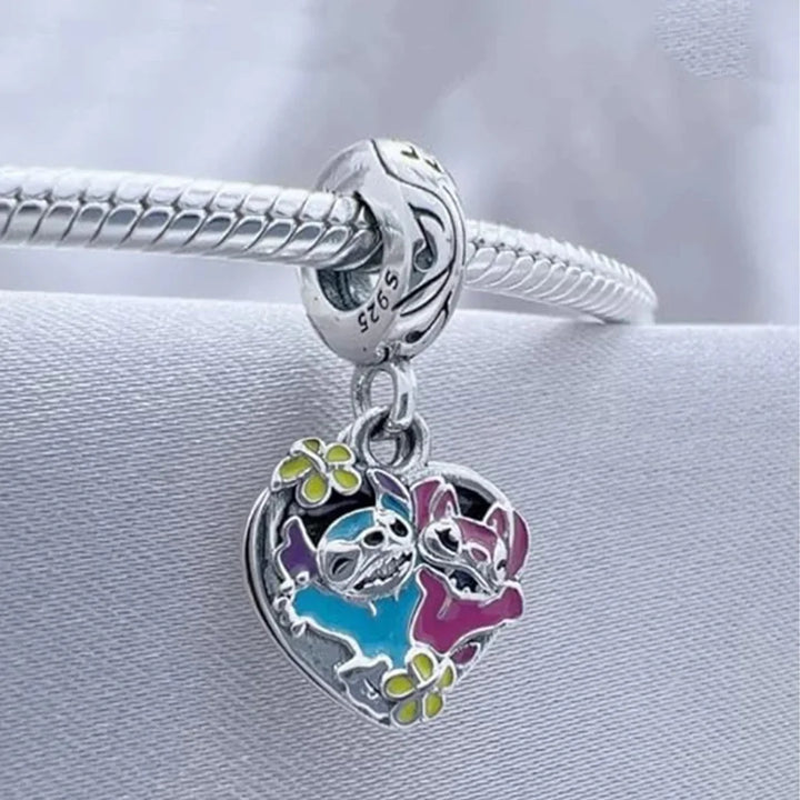 Aqui você encontra Pulseiras Femininas para todos os estilos! Pulseira Feminina de Prata, Ouro 18K e Pulseiras de Berloques, Berloques, Pulseiras de Berloques de Prata! Peças feitas para durar! Confira nossas promoções e leve frete grátis para todo o Brasil! Garantia de envio e devolução fácil.
