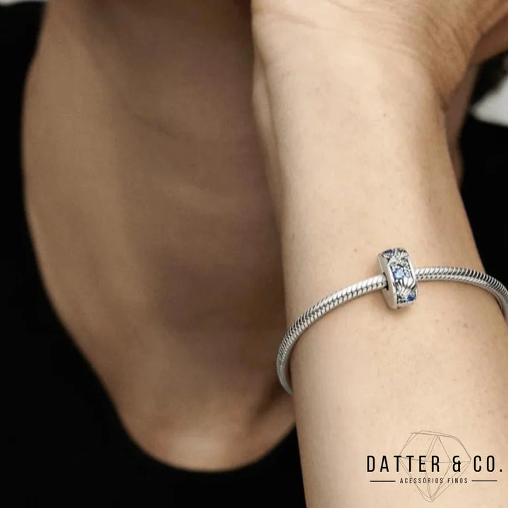 Aqui você encontra Pulseiras Femininas para todos os estilos! Pulseira Feminina de Prata, Ouro 18K e Pulseiras de Berloques, Berloques, Pulseiras de Berloques de Prata! Peças feitas para durar! Confira nossas promoções e leve frete grátis para todo o Brasil! Garantia de envio e devolução fácil.