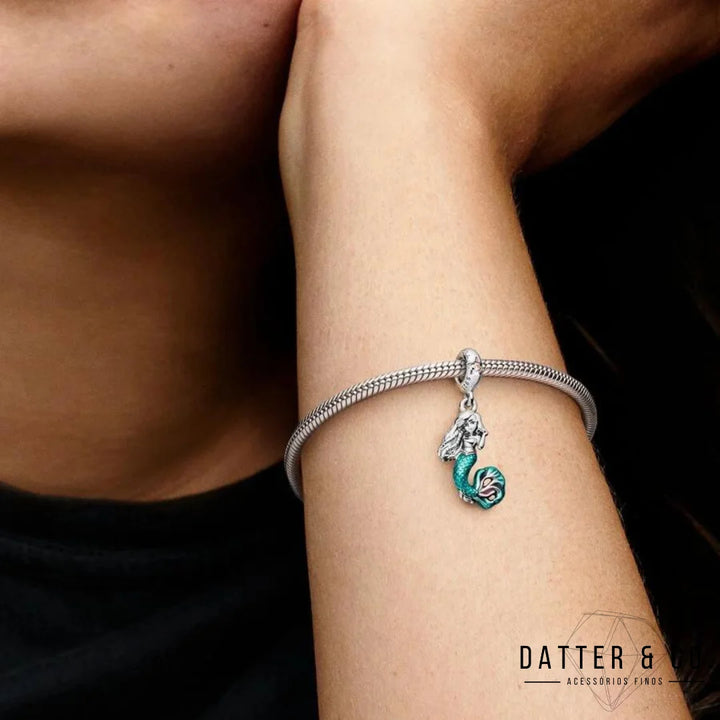 Aqui você encontra Pulseiras Femininas para todos os estilos! Pulseira Feminina de Prata, Ouro 18K e Pulseiras de Berloques, Berloques, Pulseiras de Berloques de Prata! Peças feitas para durar! Confira nossas promoções e leve frete grátis para todo o Brasil! Garantia de envio e devolução fácil.