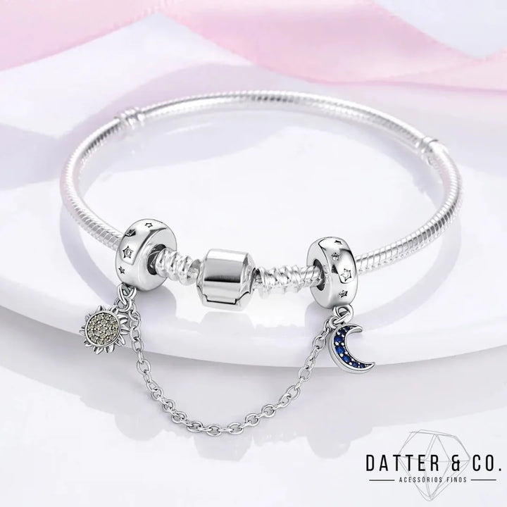 Aqui você encontra Pulseiras Femininas para todos os estilos! Pulseira Feminina de Prata, Ouro 18K e Pulseiras de Berloques, Berloques, Pulseiras de Berloques de Prata! Peças feitas para durar! Confira nossas promoções e leve frete grátis para todo o Brasil! Garantia de envio e devolução fácil.