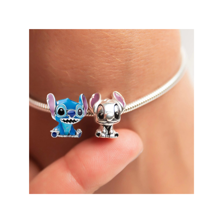 Aqui você encontra Pulseiras Femininas para todos os estilos! Pulseira Feminina de Prata, Ouro 18K e Pulseiras de Berloques, Berloques, Pulseiras de Berloques de Prata! Peças feitas para durar! Confira nossas promoções e leve frete grátis para todo o Brasil! Garantia de envio e devolução fácil.