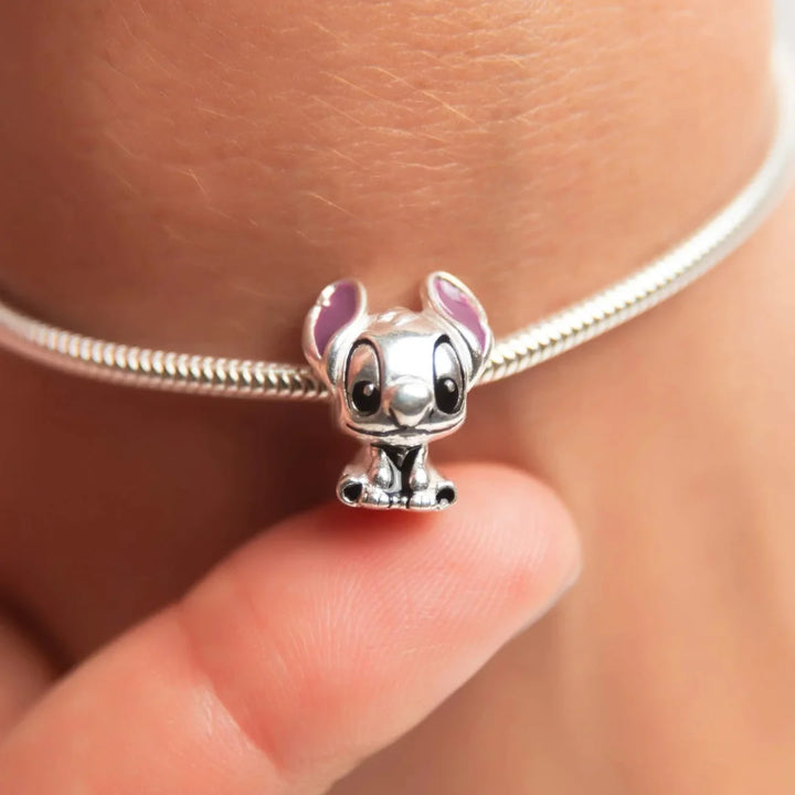 Aqui você encontra Pulseiras Femininas para todos os estilos! Pulseira Feminina de Prata, Ouro 18K e Pulseiras de Berloques, Berloques, Pulseiras de Berloques de Prata! Peças feitas para durar! Confira nossas promoções e leve frete grátis para todo o Brasil! Garantia de envio e devolução fácil.