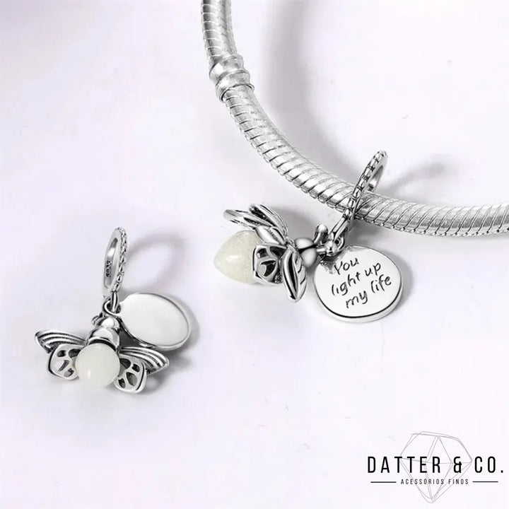 Aqui você encontra Pulseiras Femininas para todos os estilos! Pulseira Feminina de Prata, Ouro 18K e Pulseiras de Berloques, Berloques, Pulseiras de Berloques de Prata! Peças feitas para durar! Confira nossas promoções e leve frete grátis para todo o Brasil! Garantia de envio e devolução fácil.