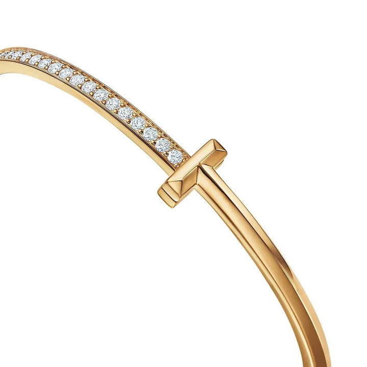  Aqui você encontra Pulseiras Femininas para todos os estilos! Pulseira Feminina de Prata, Ouro 18K e Pulseiras de Berloques, Berloques, Pulseiras de Berloques de Prata! Peças feitas para durar! Confira nossas promoções e leve frete grátis para todo o Brasil! Garantia de envio e devolução fácil.