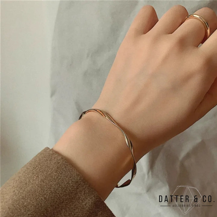 Aqui você encontra Pulseiras Femininas para todos os estilos! Pulseira Feminina de Prata, Ouro 18K e Pulseiras de Berloques, Berloques, Pulseiras de Berloques de Prata! Peças feitas para durar! Confira nossas promoções e leve frete grátis para todo o Brasil! Garantia de envio e devolução fácil.