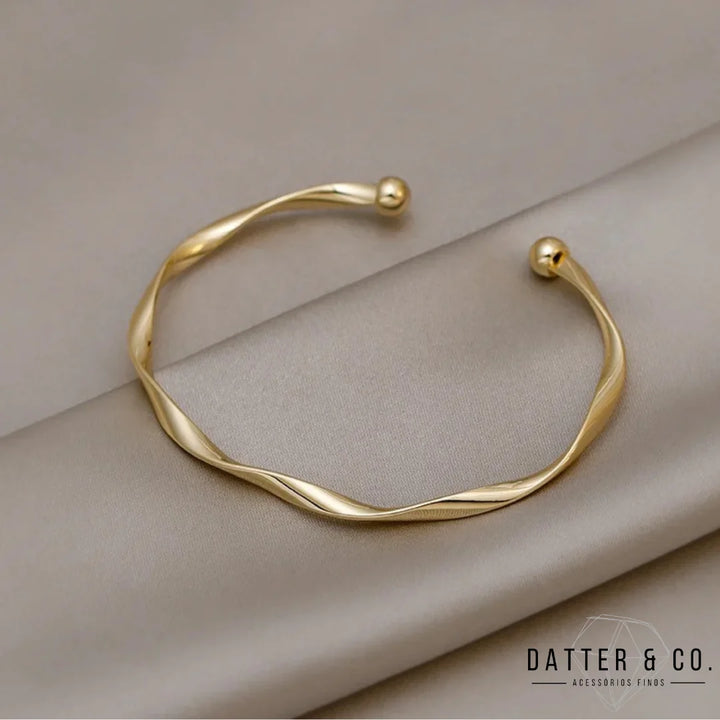 Aqui você encontra Pulseiras Femininas para todos os estilos! Pulseira Feminina de Prata, Ouro 18K e Pulseiras de Berloques, Berloques, Pulseiras de Berloques de Prata! Peças feitas para durar! Confira nossas promoções e leve frete grátis para todo o Brasil! Garantia de envio e devolução fácil.
