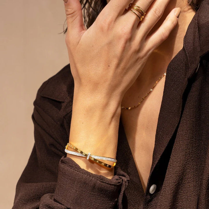 Aqui você encontra Pulseiras Femininas para todos os estilos! Pulseira Feminina de Prata, Ouro 18K e Pulseiras de Berloques, Berloques, Pulseiras de Berloques de Prata! Peças feitas para durar! Confira nossas promoções e leve frete grátis para todo o Brasil! Garantia de envio e devolução fácil.