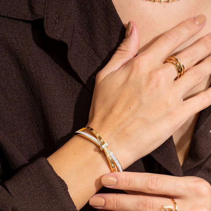 Aqui você encontra Pulseiras Femininas para todos os estilos! Pulseira Feminina de Prata, Ouro 18K e Pulseiras de Berloques, Berloques, Pulseiras de Berloques de Prata! Peças feitas para durar! Confira nossas promoções e leve frete grátis para todo o Brasil! Garantia de envio e devolução fácil.