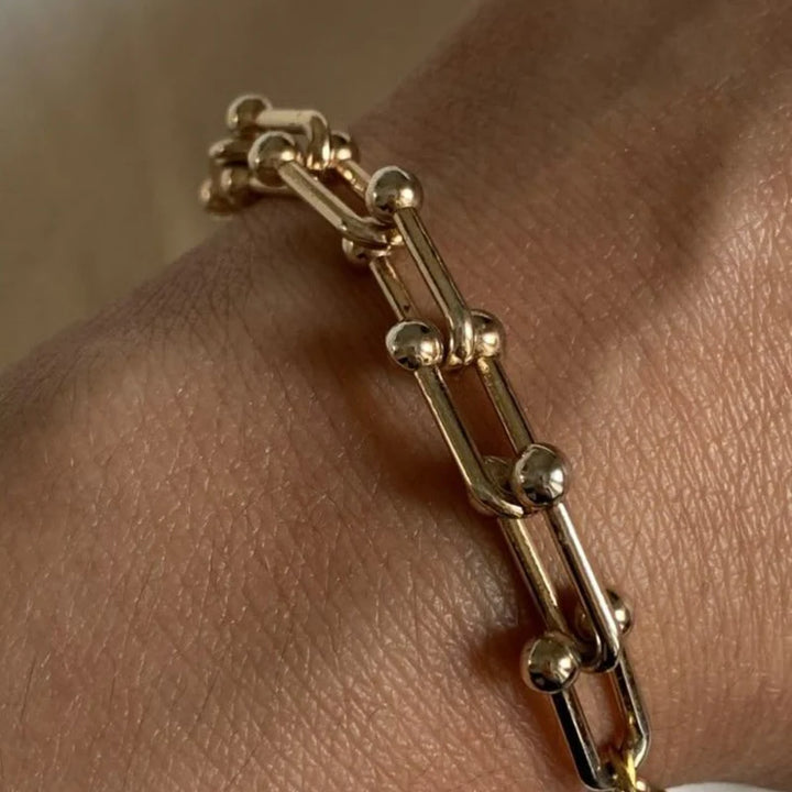 Os melhores colares femininos, colar feminino de prata, colar feminino de ouro, colar de pérola, colar feminino delicado com qualidade e durabilidade, peças que duram, não causam alergias e nem escurecem com o uso! Compre aqui na Datter & Co, Frete Grátis e Devolução Fácil.