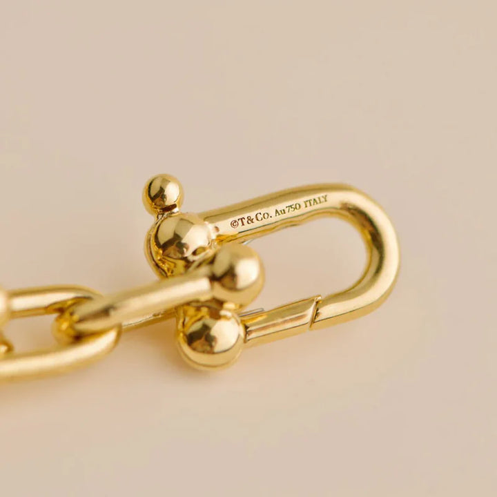 Os melhores colares femininos, colar feminino de prata, colar feminino de ouro, colar de pérola, colar feminino delicado com qualidade e durabilidade, peças que duram, não causam alergias e nem escurecem com o uso! Compre aqui na Datter & Co, Frete Grátis e Devolução Fácil.