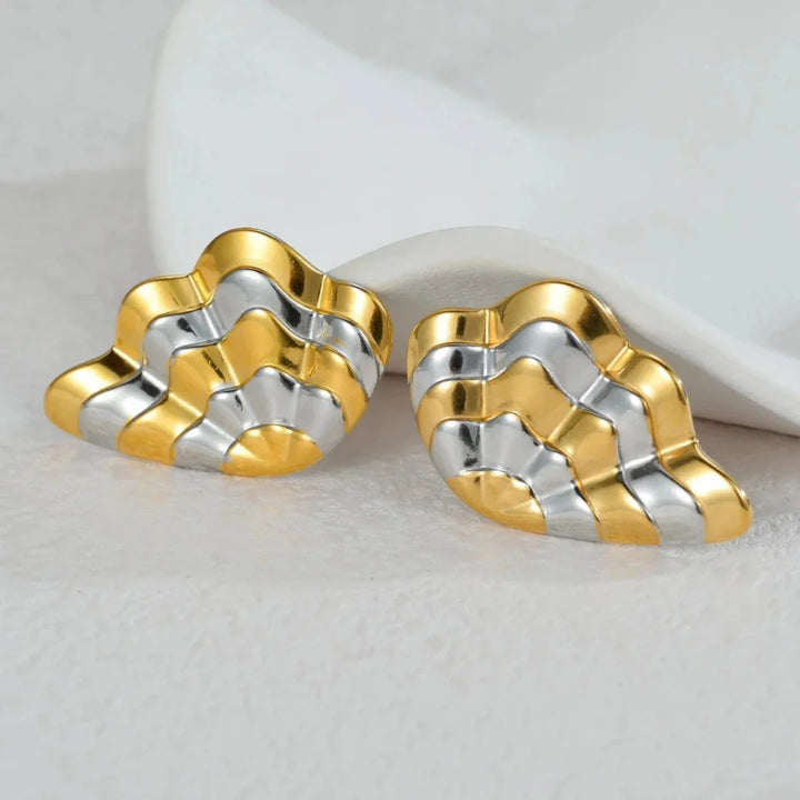 Se você busca por jóias de alta qualidade e recebimento em até 3 dias, aqui na Datter &Co, temos uma variedade de produtos que não escurecem com o uso, não causam alergias e são 100% á prova d'água, compre aqui na Datter & Co, Frete Grátis e Devolução Fácil