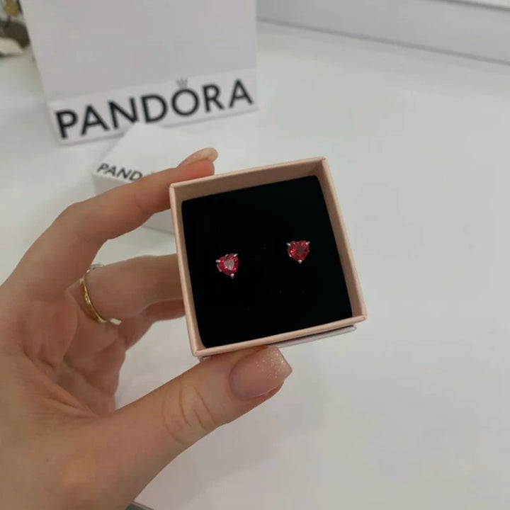 Você está procurando o presente ideal para sua mãe? Neste dia das mães, se você busca presentear com qualidade e elegância, separamos jóias únicas e exclusivas para você! Nossas jóias são compostas por Prata 925 e Ouro 18K, Aqui você encontra o presente ideal para a sua mãe! Confira nossas promoções e leve frete grátis para todo o Brasil! Garantia de envio, devolução fácil e embalagem presenteável!
