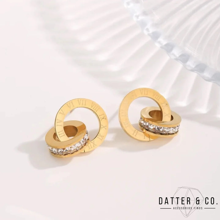 Aqui você encontra Brincos de qualidade e para todos os estilos! Brincos de ouro, brincos de prata, brincos pequenos, brincos grandes, brincos infantis hipoalergênicos, brincos de argola e brincos coração! Peças feitas para durar! Confira nossas promoções e leve frete grátis para todo o Brasil! Garantia de envio e devolução fácil.